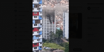 Reportaron un incendio en un edificio de la avenida Sucre en Caracas
