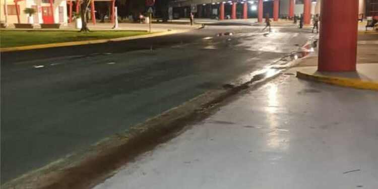 Aeropuerto de Cuba sin agua ni papel… pero presume de espacios ‘renovados’ para viajeros de Miami