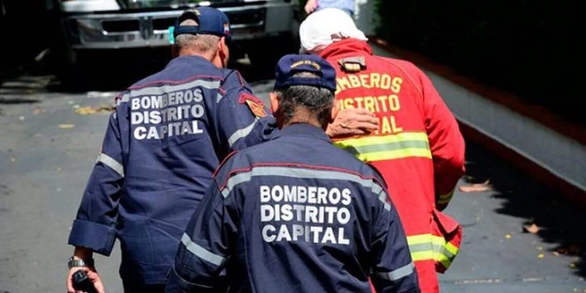 Bomberos rescataron a un perro de un incendio en una vivienda en Caracas