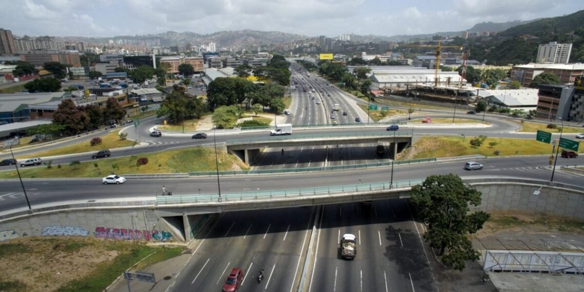 Anunciaron el cierre temporal del puente Longaray en Caracas por labores de rehabilitación