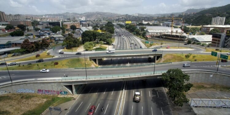 Anunciaron el cierre temporal del puente Longaray en Caracas por labores de rehabilitación