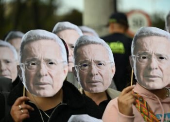 La condena a Álvaro Uribe divide a Colombia: la extrema izquierda celebra la decisión y Centro Democrático asume otro golpe