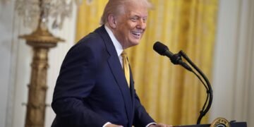 Un tribunal de apelaciones rechaza intento de Trump de eliminar la ciudadanía por nacimiento