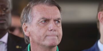 El Tribunal Supremo de Brasil ordena el arresto domiciliario de Jair Bolsonaro