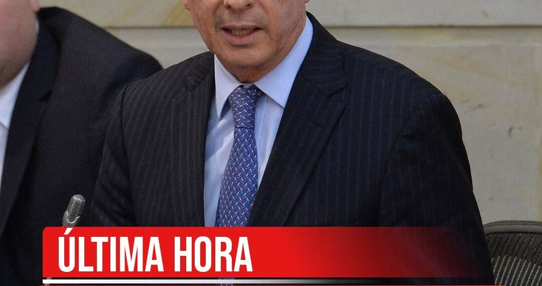 Justicia de Colombia ordena la libertad del expresidente Uribe mientras apela condena