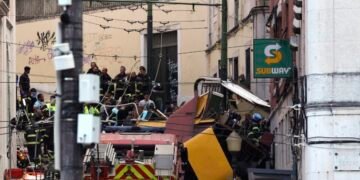Investigan la rotura de un cable como la causa del accidente del Ascensor de Gloria en Portugal