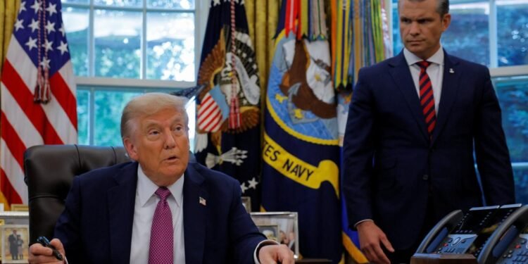 Trump autorizó al Pentágono a “hacer lo que quiera” contra cazas del régimen de Maduro