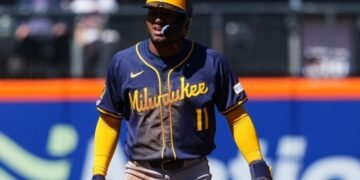 El venezolano Jackson Chourio alcanzó su segunda temporada 20-20 y bate récord histórico en la MLB