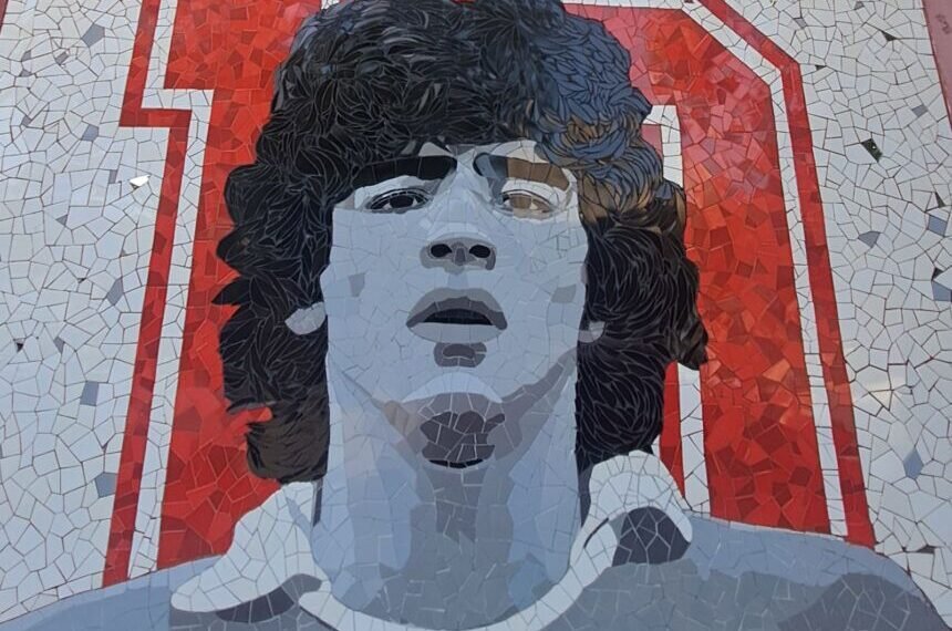 Procesaron a dos hermanas de Maradona por administración fraudulenta de su marca comercial