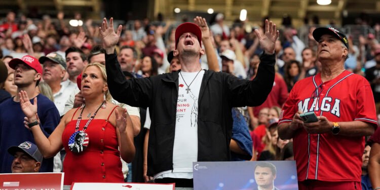 Trump despide a Charlie Kirk como a un mártir en un memorial entre la religión y la política: “Tenemos que devolver a Dios a Estados Unidos”