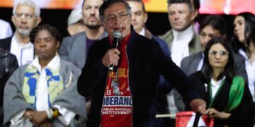 Petro fijó fecha para entregar firmas que impulsen una constituyente en Colombia