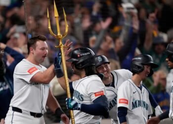 ¡Arepa power! Grand slam de Eugenio Suárez dejó a los Marineros a un paso de la Serie Mundial (VIDEOS)