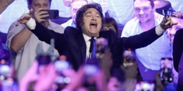Tras aplastante victoria, Milei dice que ahora comienza «la construcción de la Argentina grande»