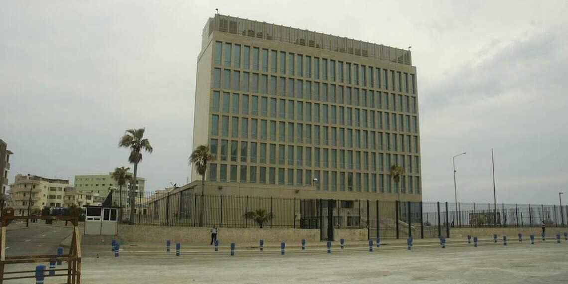 Embajada de EEUU en Cuba congela un servicio clave para cubanos ¿Peligra el futuro de las visas?