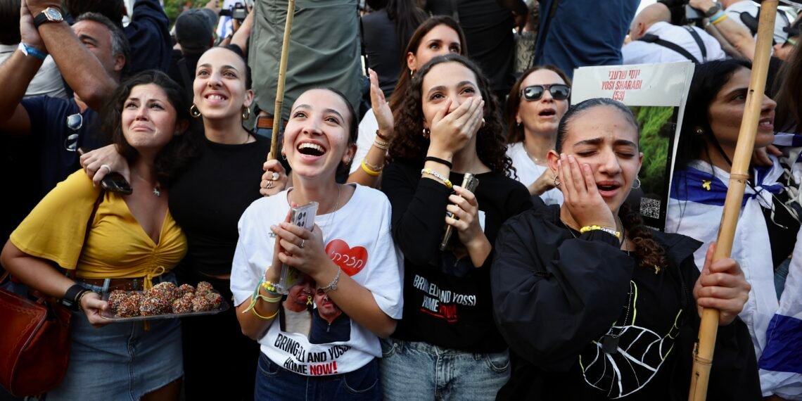 Israel cierra un periodo negro de su historia con el retorno de sus cautivos: “Por fin podremos respirar”