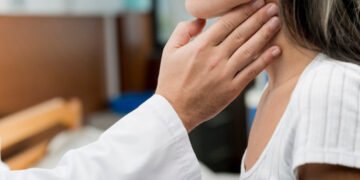 Desarrollaron un robot miniatura para reparar tejidos de cuerdas vocales