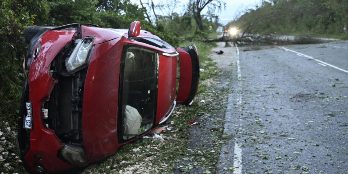 Melissa se debilita rumbo a Bahamas tras causar estragos en Jamaica y Cuba