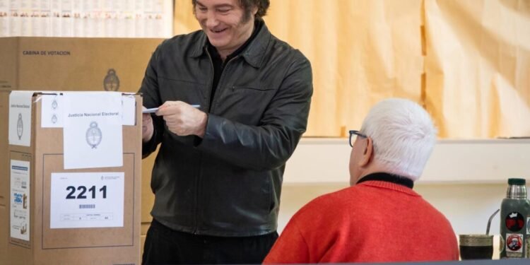 Milei gana las elecciones legislativas en Argentina con más del 40% de los votos