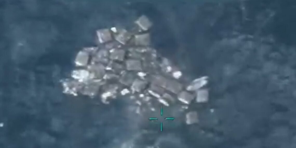 «Los encontraremos y los mataremos»: EEUU ejecutó segundo ataque contra narcolancha en el Pacífico (VIDEO)