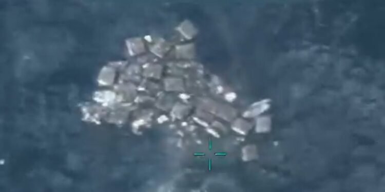 «Los encontraremos y los mataremos»: EEUU ejecutó segundo ataque contra narcolancha en el Pacífico (VIDEO)