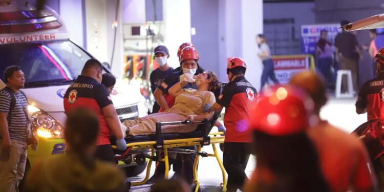 Más de 30 personas han muerto en el centro de Filipinas tras un fuerte terremoto