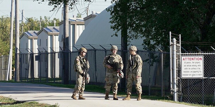 Trump pide encarcelar al gobernador de Illinois y al alcalde de Chicago por oponerse a la militarización de su Estado