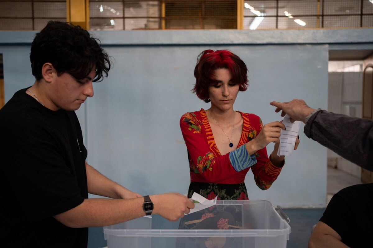 Los resultados preliminares confirman un balotaje el 14 de diciembre entre Jara y Kast, en unas elecciones donde sorprendió el avance de Franco Parisi y se desplomó la derecha tradicional