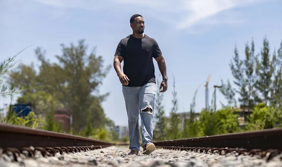 Atormentado por Brightline: Un conductor consiguió el trabajo de sus sueños. Entonces la gente empezó a morir