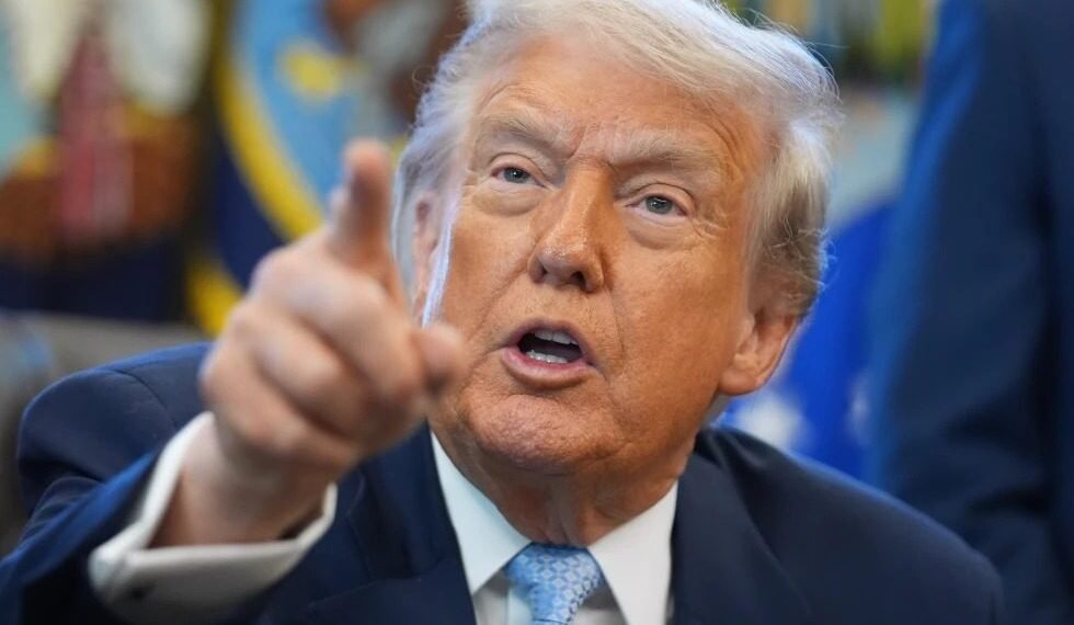 «Tenemos que encargarnos de Venezuela»: Trump no descarta ninguna opción contra el chavismo (VIDEO)