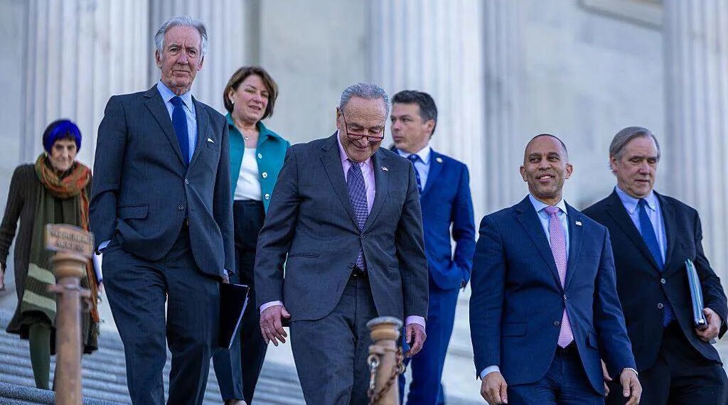 Senado de EEUU rechaza resolución para frenar operaciones militares en el Caribe