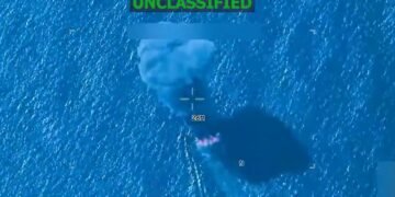 EEUU reanudó ataques letales: tres narcolanchas bombardeadas y ocho muertos en un día (VIDEO)