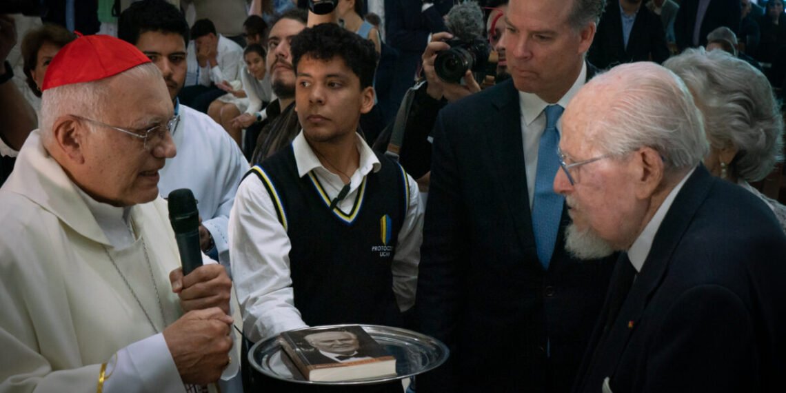 Alberto J. Vollmer presentó el libro Memorias: la siembra de un legado