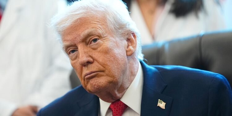 «Dimos un golpe muy duro»: Trump aseguró el desmantelamiento de una «gran planta» de narcolanchas