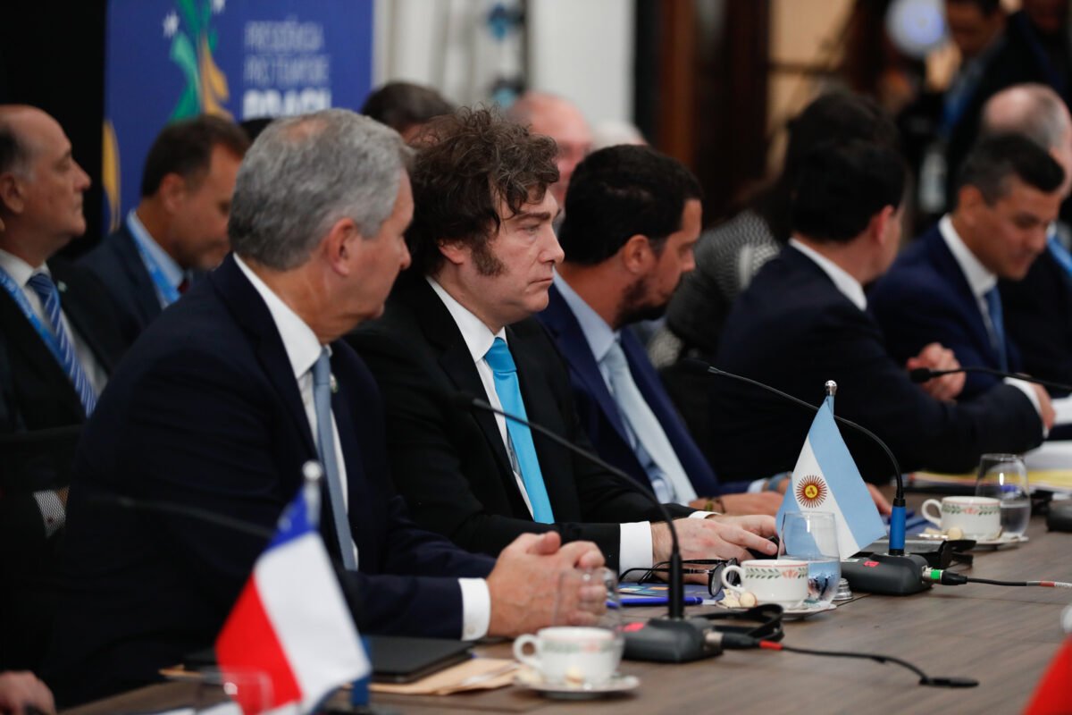 Milei instó al Mercosur a secundar la presión militar de EE UU contra Venezuela