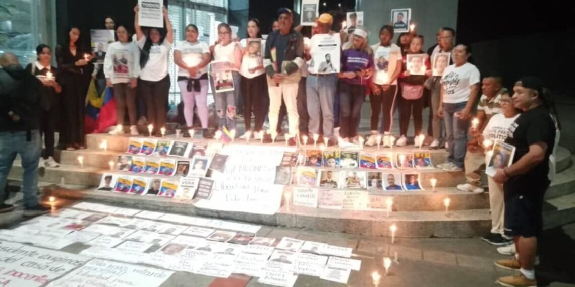 Familiares de presos políticos cumplen una semana en vigilia a la espera de más liberaciones