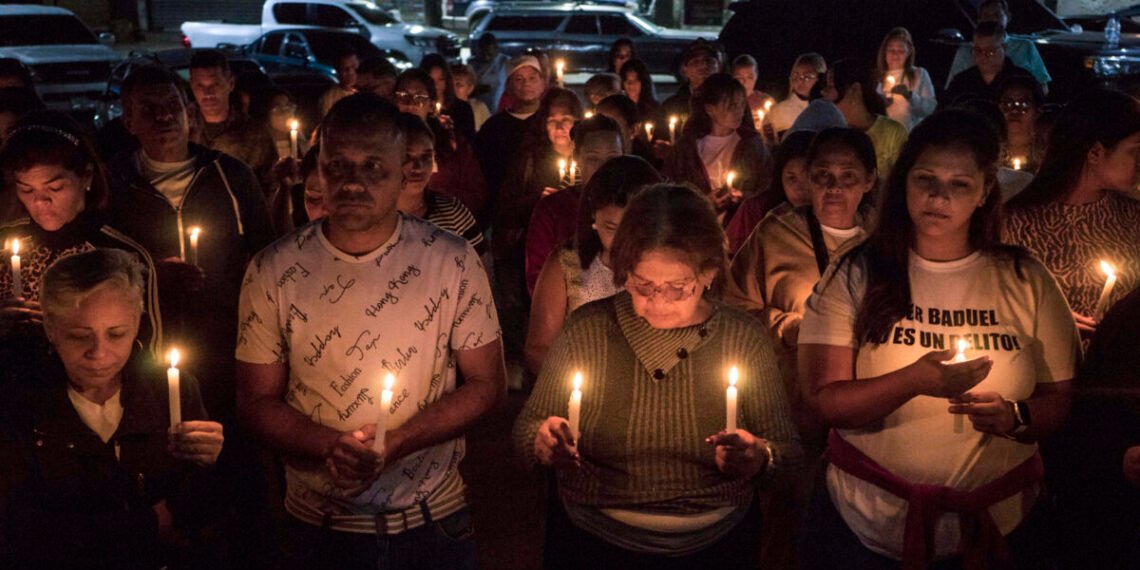 En carpas y colchones: familiares pernoctan por quinto día consecutivo a la espera de la liberación de los presos políticos