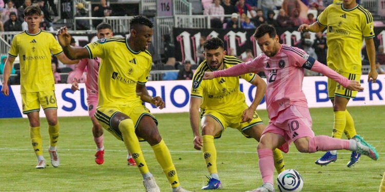 Lionel Messi alcanzó los 900 goles en su carrera frente al Nashville (Video)