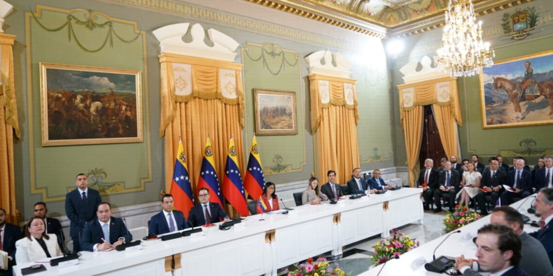 Cuando el periodismo independiente volvió a insistir en las puertas de Miraflores