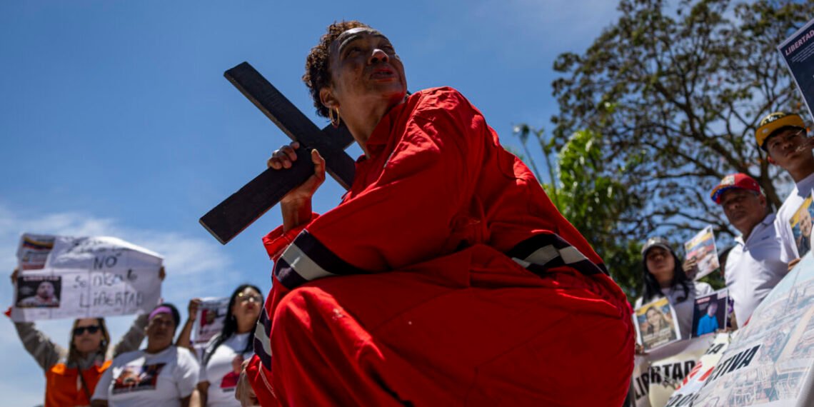 En imágenes: el viacrucis de los familiares de trabajadores de PDVSA detenidos