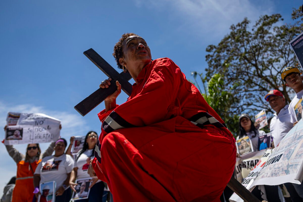 En imágenes: el viacrucis de los familiares de trabajadores de PDVSA detenidos