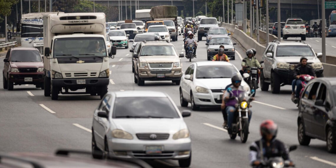 ¿Cuánto dinero necesitan los venezolanos para mantenerse en el país?