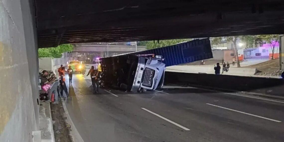 Al menos dos muertos y dos heridos dejó un accidente de tránsito en la autopista Gran Cacique Guaicaipuro