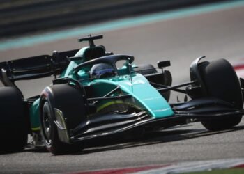 Aston Martin ya no tiene dónde esconderse: Fernando Alonso se clasifica en último lugar en el GP de España